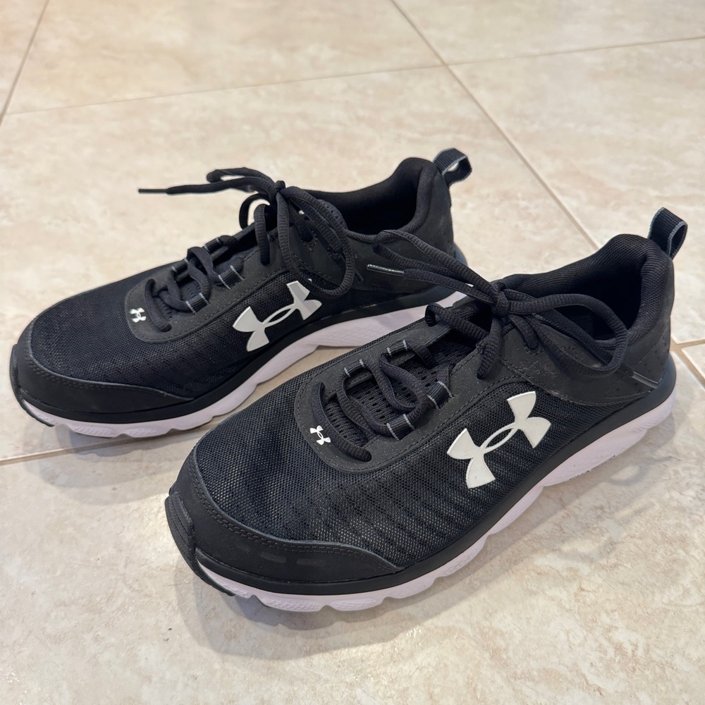 Men’s Under Armour UA Charged Assert Running Shoes Size 9 Wide Black and White - Picture 2 of 10